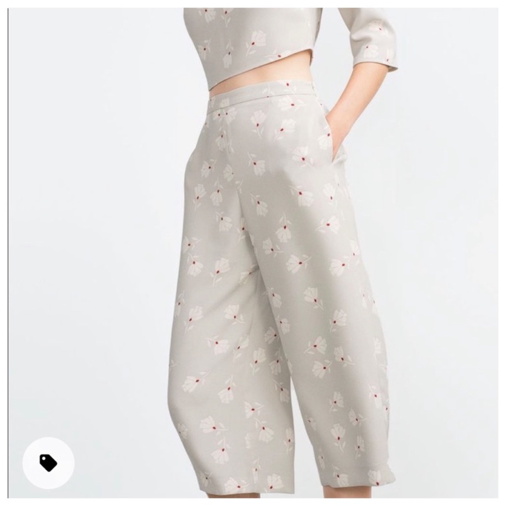 Zara Basic Floral Wide Leg Capris with Pockets - Picture 3 of 7
